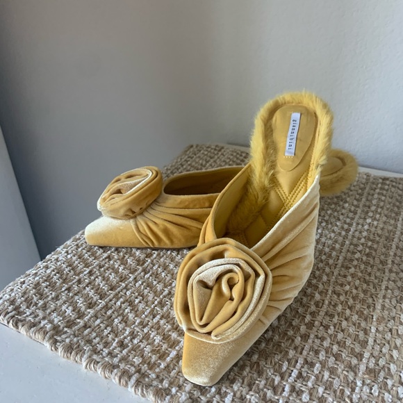 Gold Slip ons shoes 8 - Picture 10 of 13